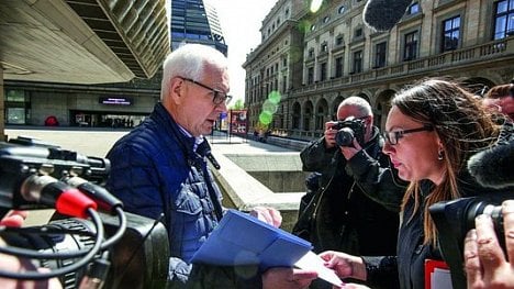 Náhledový obrázek - Drahoš začíná sbírat miliony. Zatím mu dal nejvíc kladenský důchodce z ČSSD