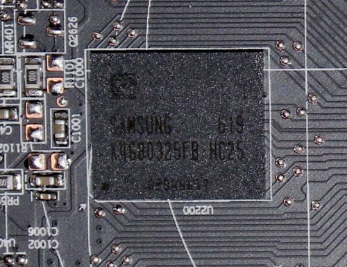 Inkriminovaný 1GB čip GDDR5: Samsung K4G80325FB (Zdroj: techPowerUp)