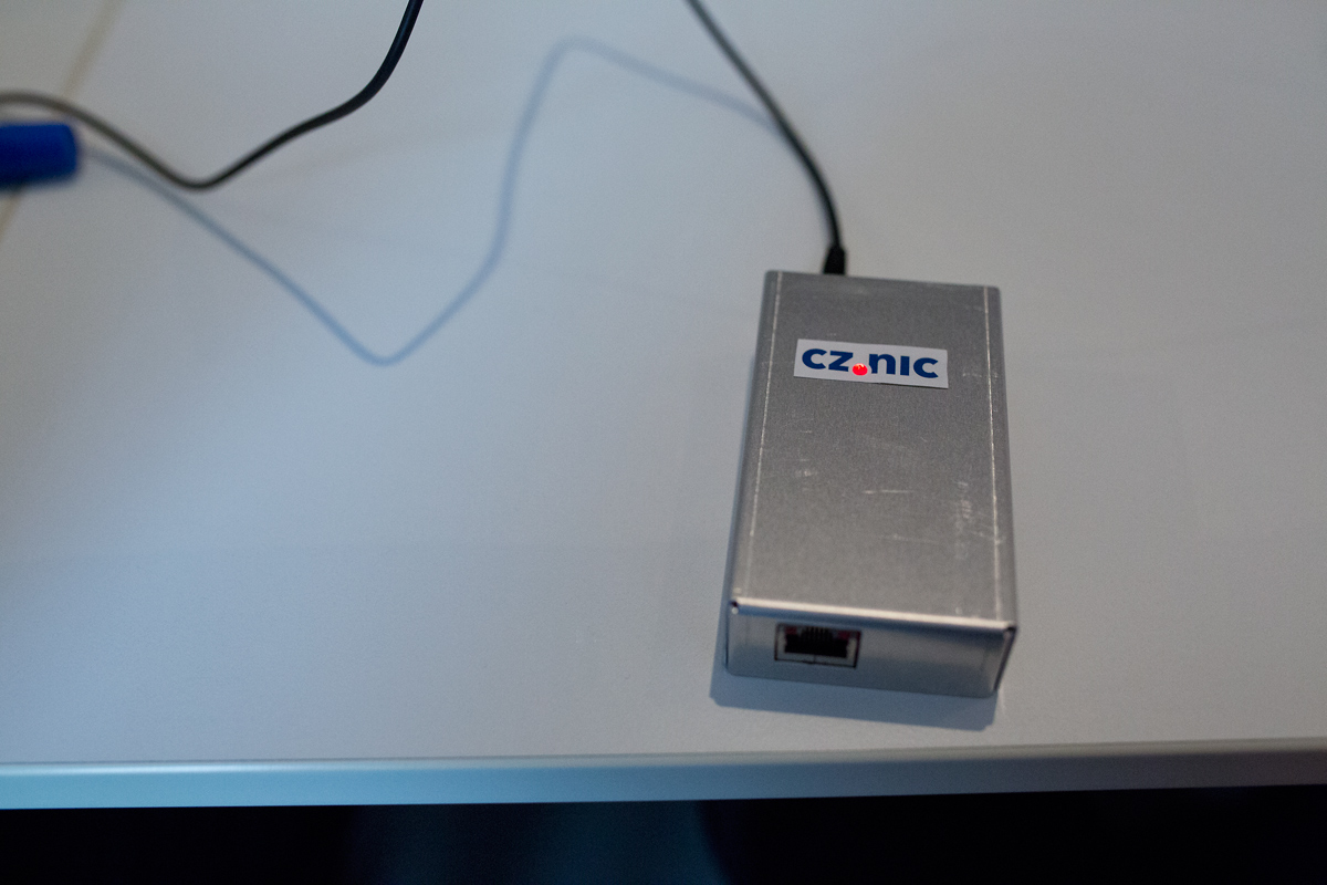 ADSL modem, zatím v nedodělané krabičce.