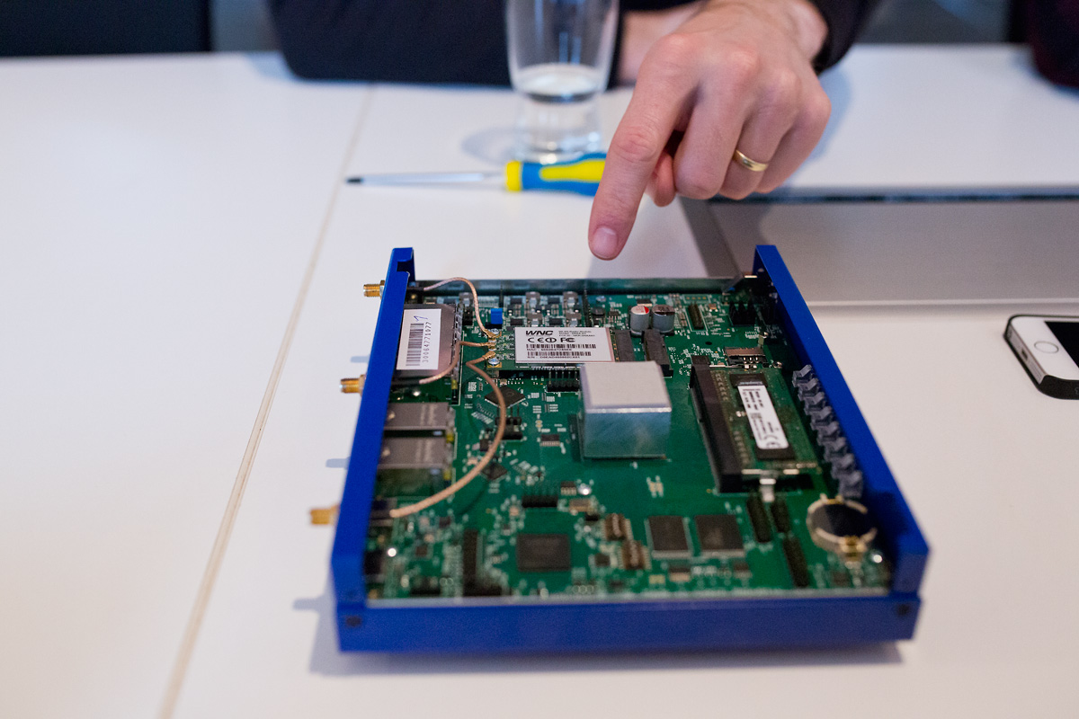 Turris 1.1: rozměry jsou stejné, změnilo se napájení a chladič procesoru