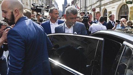 Náhledový obrázek - Babiš volá po konstruktivním řešení vládní krize. Sociální demokraty přesvědčoval deset minut