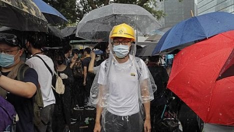 Náhledový obrázek - Vzácné vítězství protestujících. Zákaz zakrývání tváře je neústavní, rozhodl soud v Hongkongu