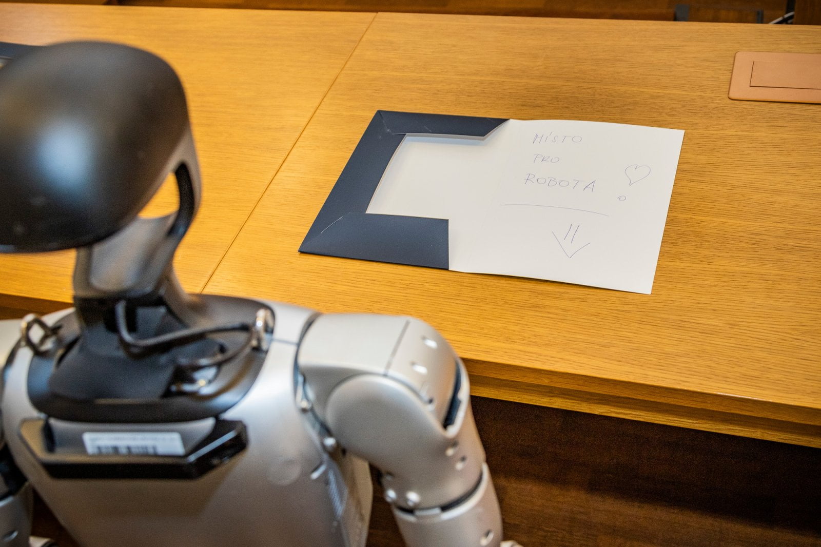 Univerzita Karlova má nového robota