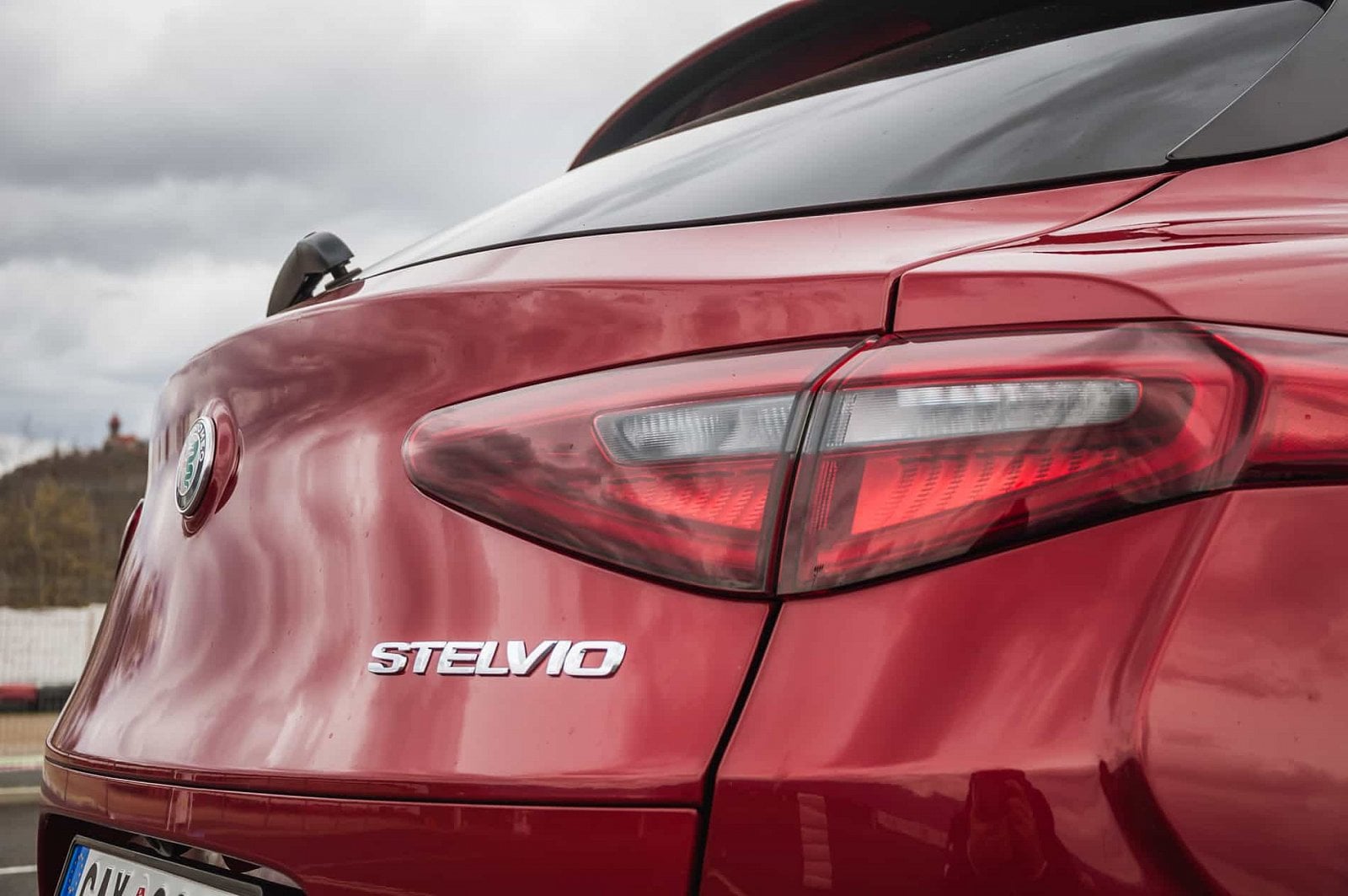 2019-03-giulia-qv-vs-stelvio-qv-22.jpg