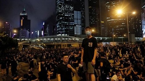 Náhledový obrázek - V Hongkongu pokračovaly protesty. V ulicích mohly být až dva miliony lidí