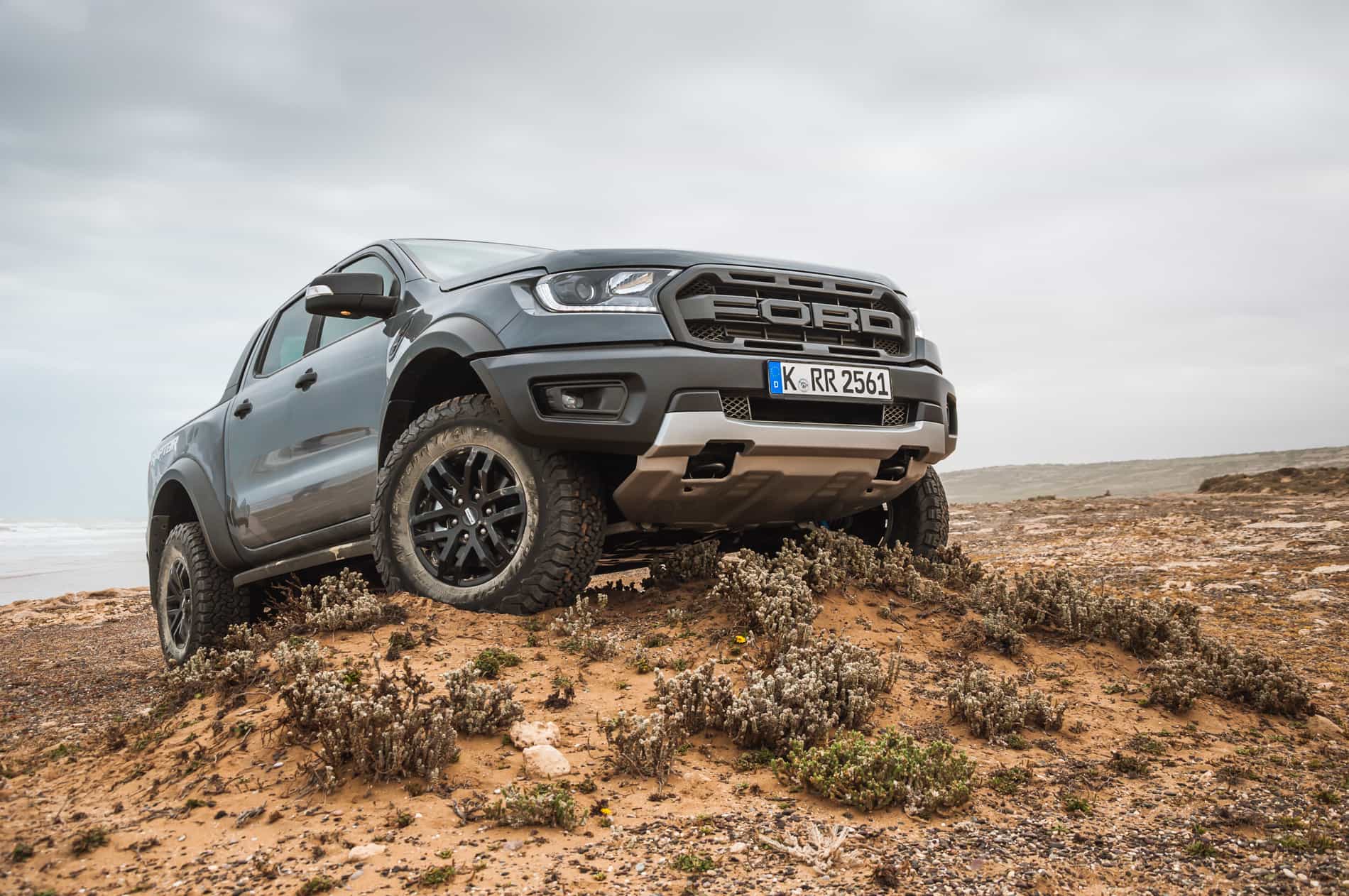 Poprvé za volantem Fordu Ranger Raptor: Dokonalý lék na české okresky ...