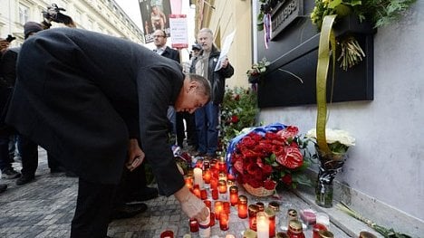 Náhledový obrázek - Češi slaví 17. listopad na řadě shromáždění. Babiše čekali na Národní třídě protestující