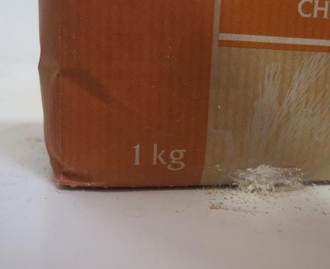 Častým problémem jsou škůdci, kterým se při špatném skladování v obilných výrobcích výborně daří