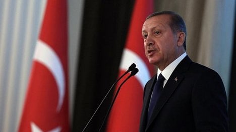 Náhledový obrázek - Erdogan: Německo páchá sebevraždu, když mu brání promluvit