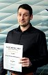 Pavel Jechort, vedoucí oddělení strategického a operativního marketingu Allianz pojišťovny, přebírá ocenění pro Allianz penzijní společnost za 3. místo v kategorii Penzijní společnosti