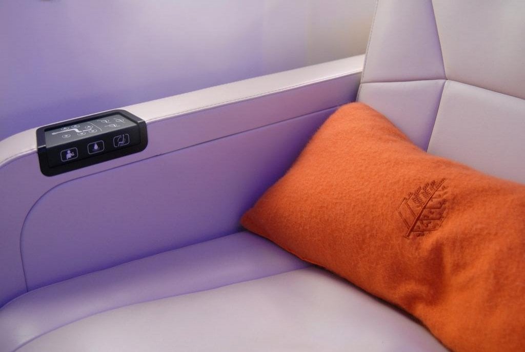 2015-09-boeing-757-hotelovc3a9ho-c599etc49bzce-four-seasons-7.jp