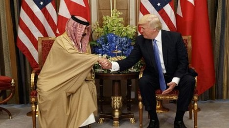 Náhledový obrázek - Trump jedná s arabskými lídry. Chce vylepšit vztahy s autoritářským Bahrajnem