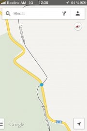 Hranice mezi Arménií a Ázerbájdžánem podle map Google fakticky neexistuje, cesta vede až do Náhorního Karabachu. Překročením tohoto bodu se dopouštíte trestného činu podle ázerbájdžánského práva. Autor stojí metr od hranice na území Arménie.