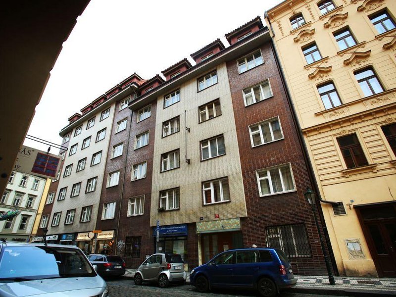 Největší koncentrace „virtuálních byznysmenů“ je v činžovním domě v ulici Rybná v centru Prahy, kde ke konci roku 2018 sídlilo 4911 společností