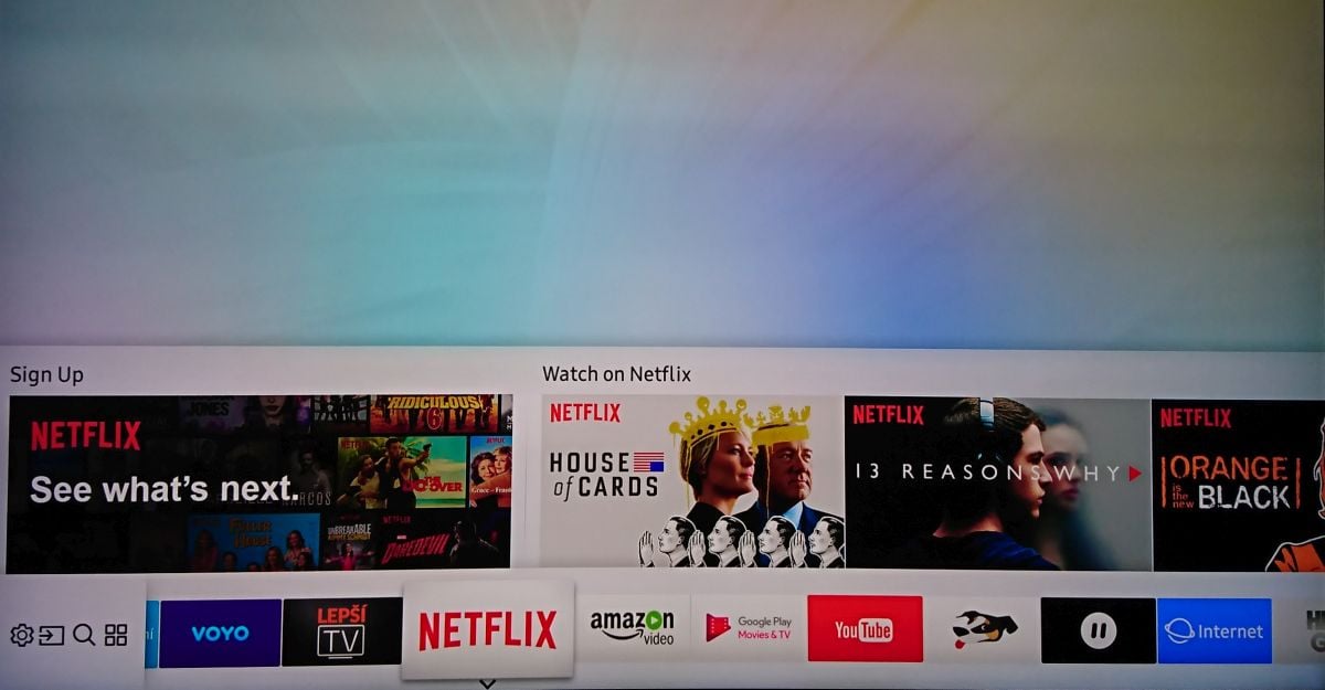 Samsung QLED - domovská obrazovka (tlačítko domečku)