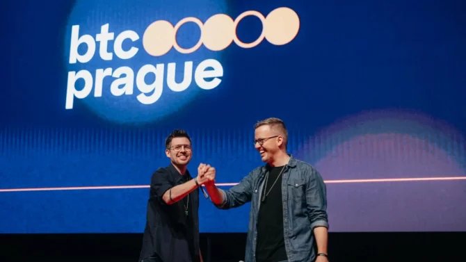 Matyáš a Martin Kuchařovi, zakladatelé BTC Prague. Snímek je z první konference v roce 2023.