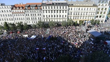 Náhledový obrázek - Tisíce lidí protestovaly v Praze proti Babišovi a podpoře KSČM