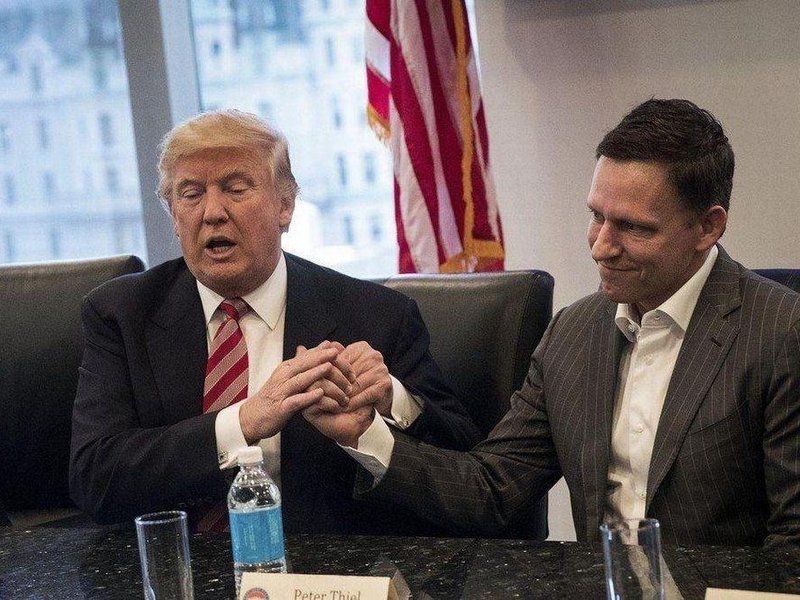  Donald Trump a Peter Thiel na konci roku 2016