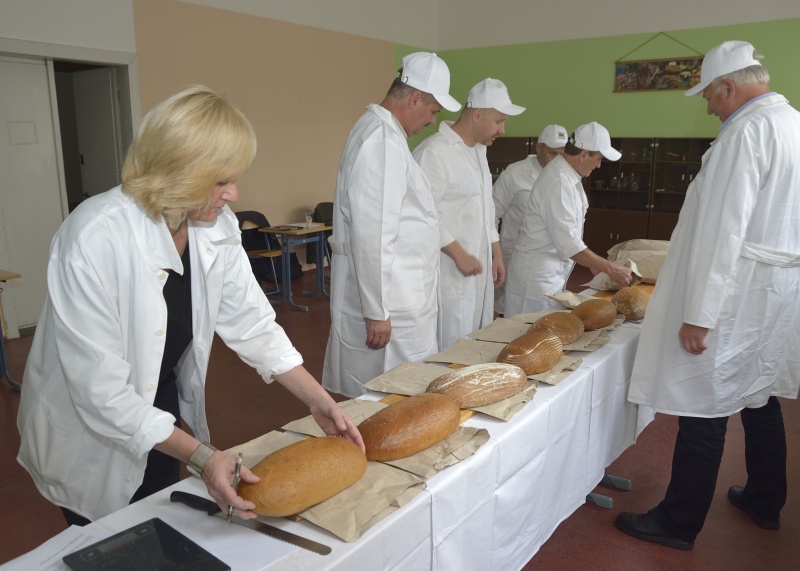 Kvalitu chlebů posuzovalo deset zkušených pekařských odborníků, kteří úspěšně prošli certifikací pro posuzovatele senzorické analýzy pekárenských výrobků, kterou provádí VŠCHT Praha. Hodnotily se především senzorické parametry jako vzhled, tvar a objem chleba, dále kůrka, střídka, vůně a chuť.