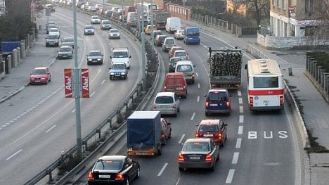 Náhledový obrázek - Všichni do Prahy. Na venkově se jen přespává