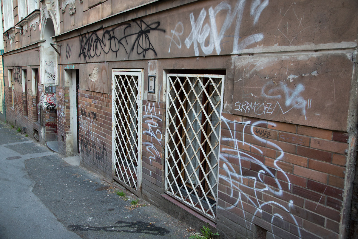 Krymská ulice v Praze se proměňuje díky nadšeným podnikatelům.