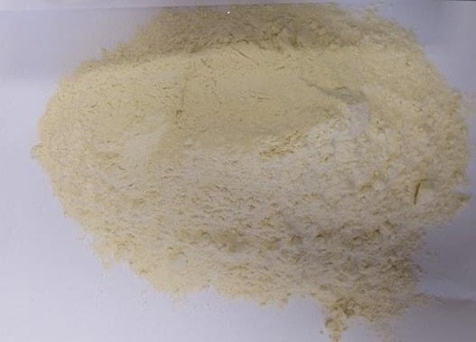 AHOLD, Brno: celkem 7 druhů mouky a krupice - uvnitř balení potravin byla zjištěna přítomnost škůdců. Na regálových policích byl taktéž zjištěn výskyt škůdců a stop po jejich činnosti (pavučinky).