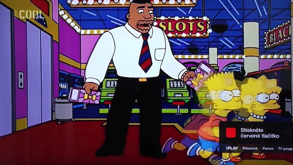 Někdy se funkce červeného tlačítka změnila za okamžik, jindy třeba až po přepnutí kanálu.