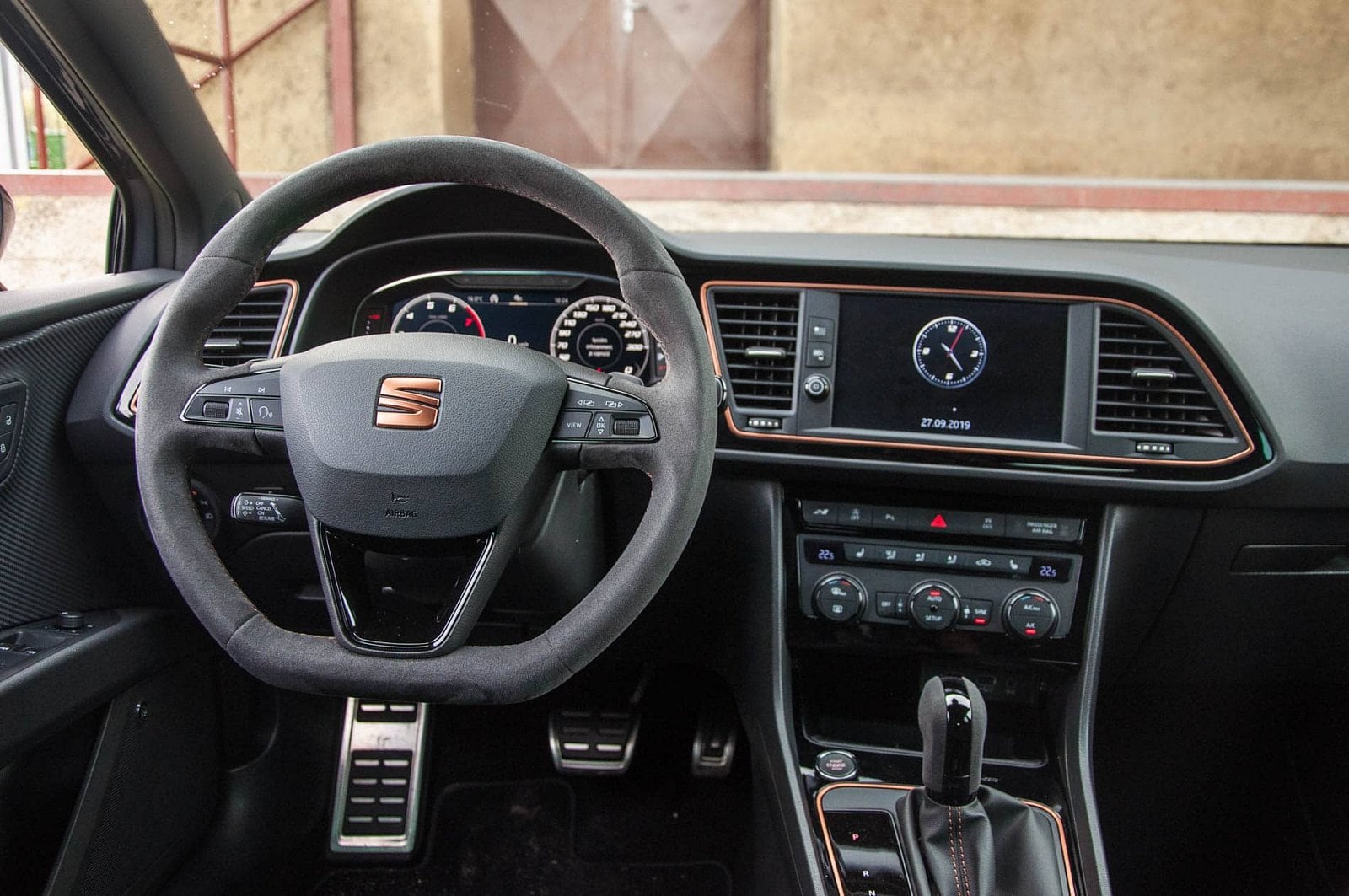 2019-11-seat-leon-cupra-r-st-25-of-39.jpg