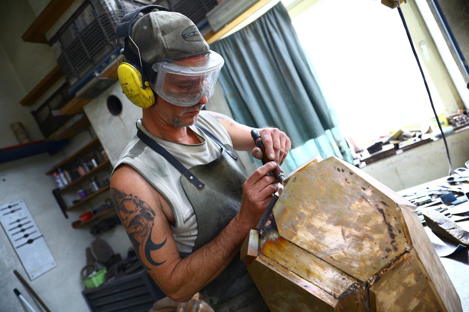 Stará Huť má staletou tradici a je věrná starému řemeslu.