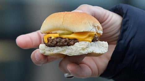 Náhledový obrázek - Veggie burger, prosím. Zájem o rostlinnou stravu roste i u lidí, kteří maso jedí