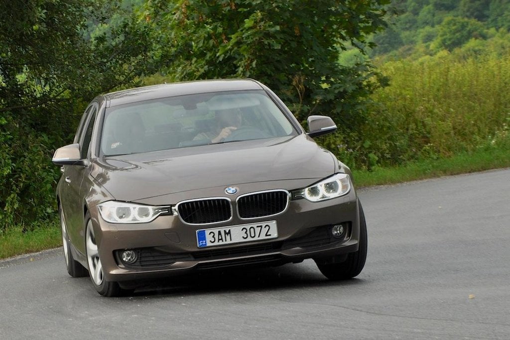 2011-10-bmw-320i-efficient-dynamics-24.jpg