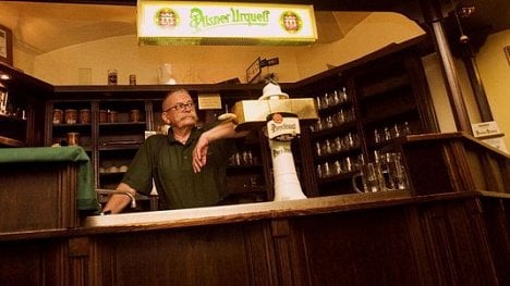 Náhledový obrázek - Šéf svazu pivovarů Šámal: Češi chodí do hospody stále méně, stali se workoholiky