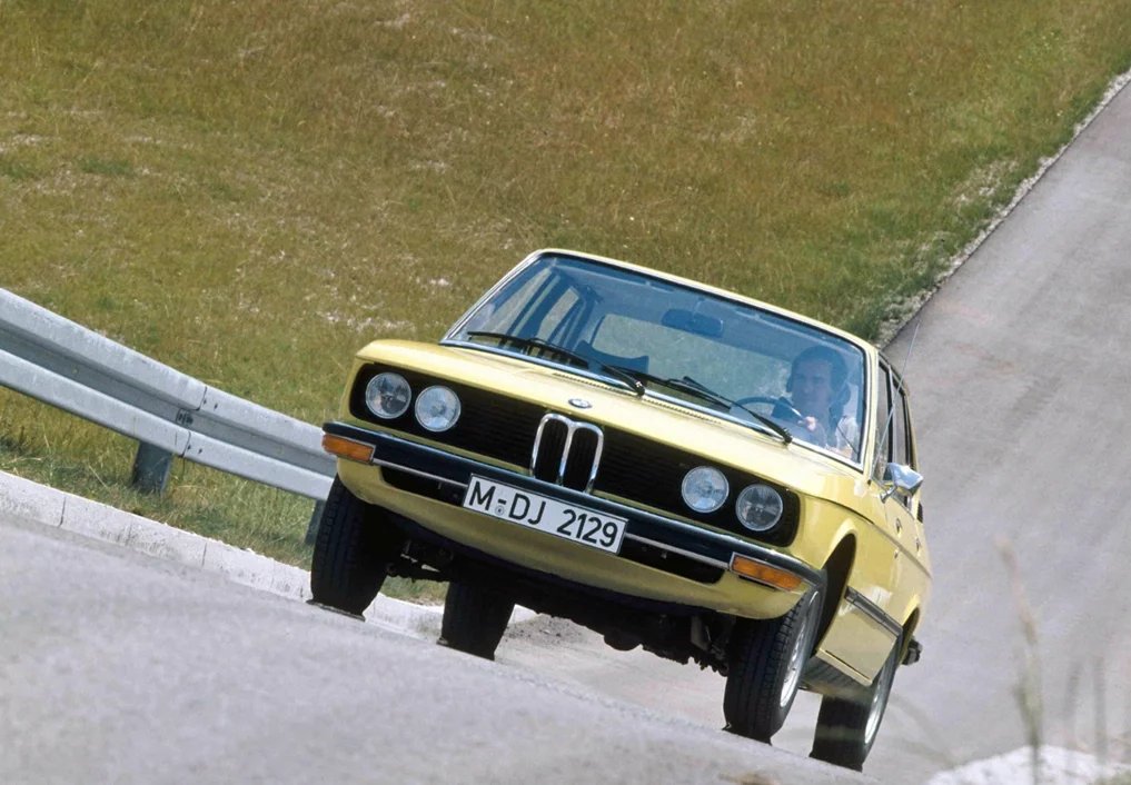 Průlomem v celosvětovém měřítku se dá nazvat Gandiniho návrh řady E12 koncernu BMW. „Pětka“ se zapsala jako jedna z nejúspěšnějších poválečných modelů…