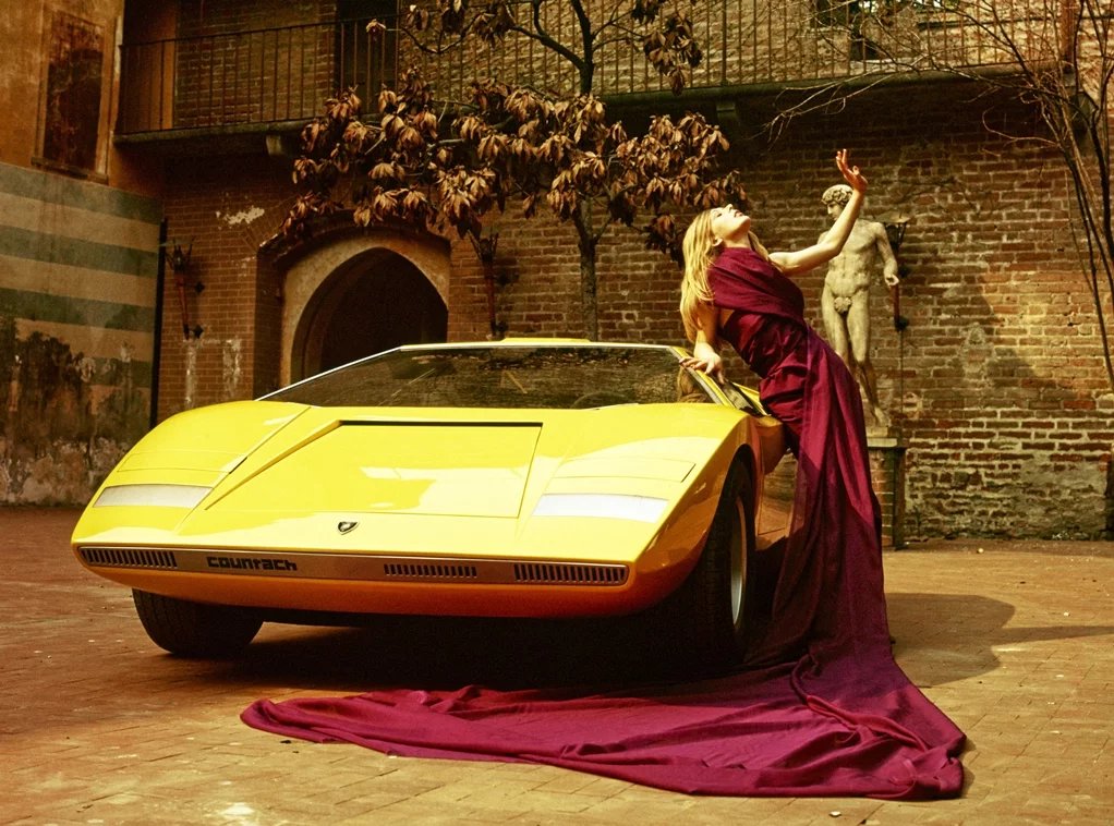 Když se na prvních fotografiích objevil Countach, svět nevěřil. Ale Ferrucio Lamborghini jej prosadil do výroby, supersport se nakonec v téměř původní podobě prodával skoro čtvrt století!