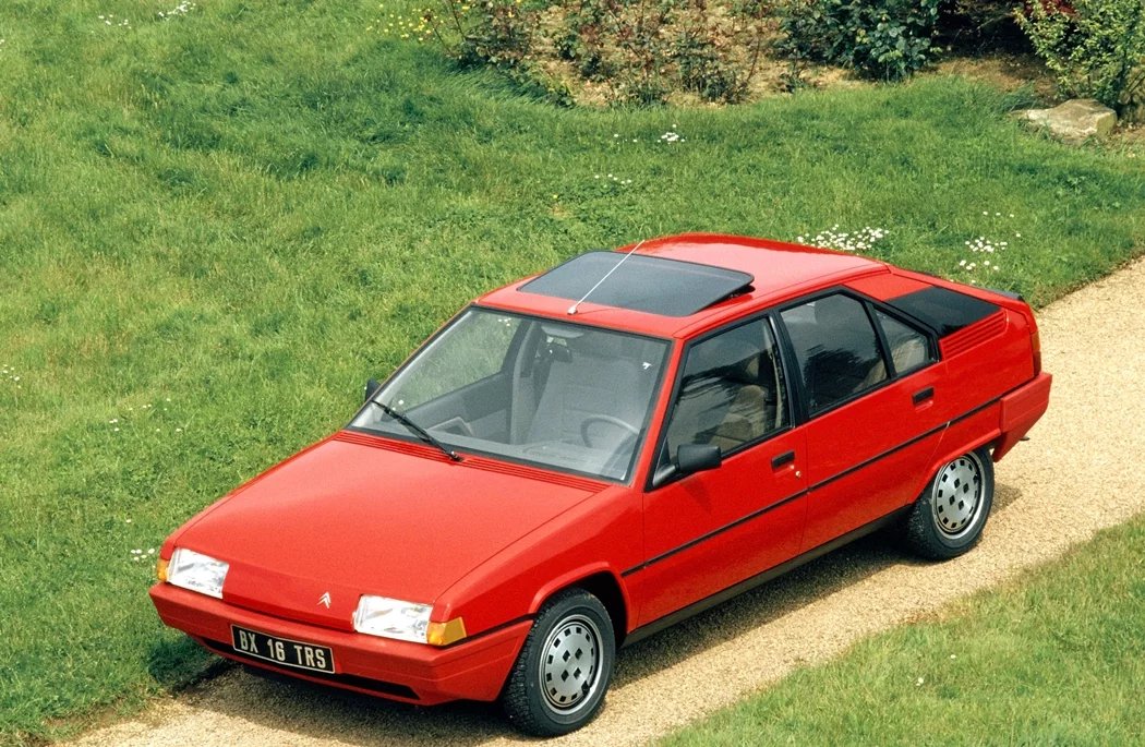 Citroën BX patří mezi poněkud fádní design počátku osmdesátých let, ale taková byla doba. Tvary se přizpůsobovaly módě, ovšem Gandini jim i tak dodal osobitost…