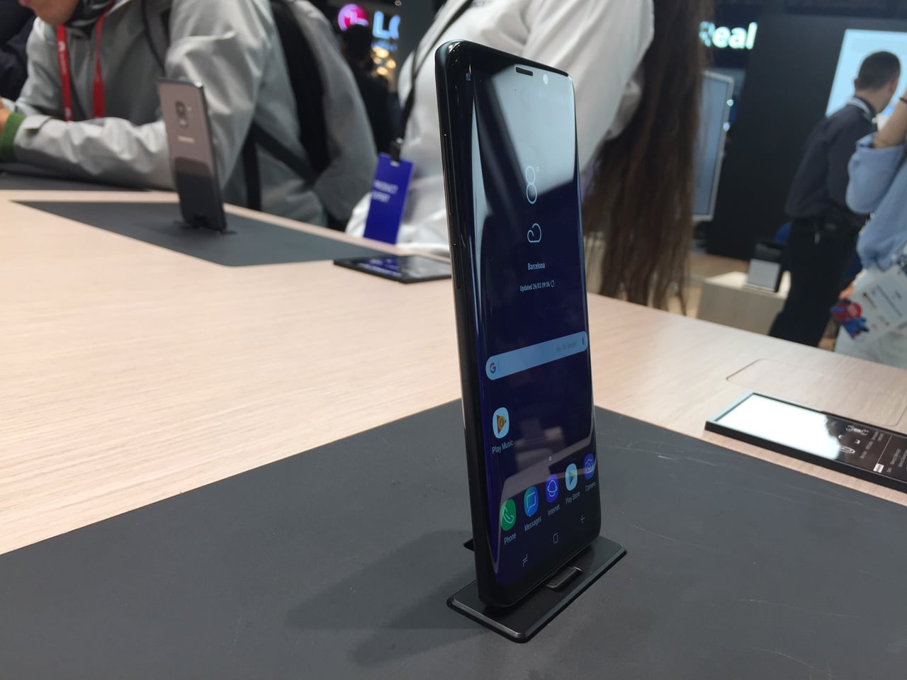 Nové telefony, tablety a notebooky z Mobile World Congress 2018
