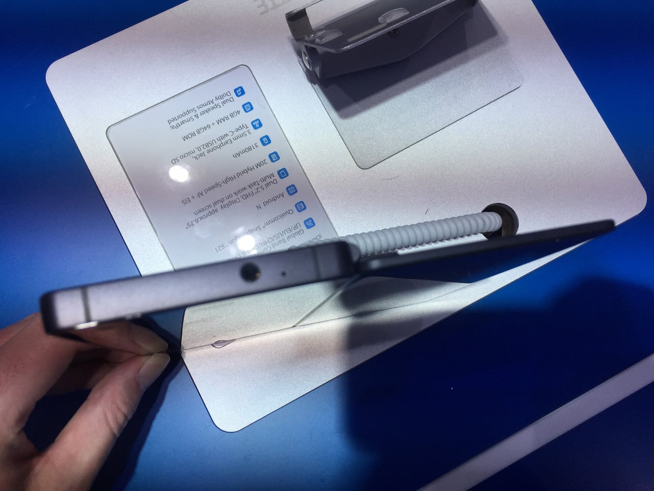 Nové telefony, tablety a notebooky z Mobile World Congress 2018