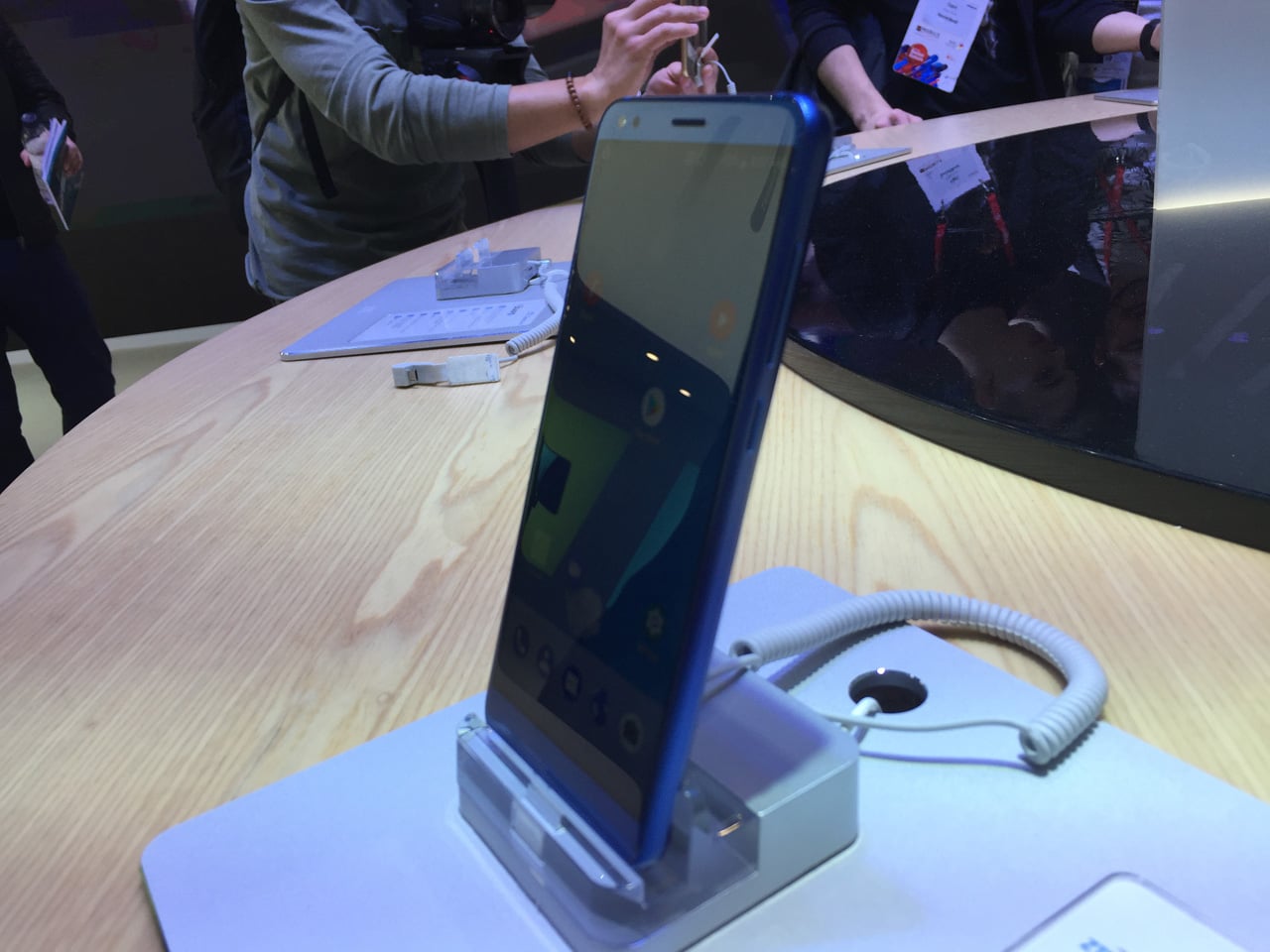 Nové telefony, tablety a notebooky z Mobile World Congress 2018