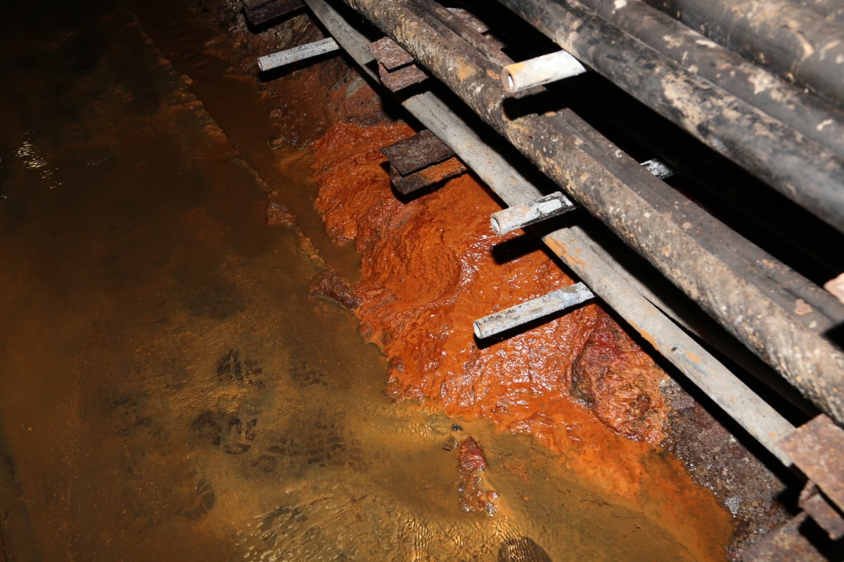 Optika i metalika 20 metrů pod zemí. Kolektor CETINu