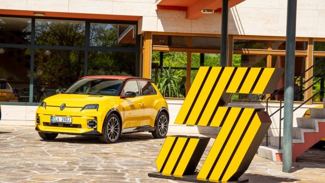 Ikona je zpět jako elektromobil a je skvělá! Poprvé jsme se svezli s novým Renaultem 5