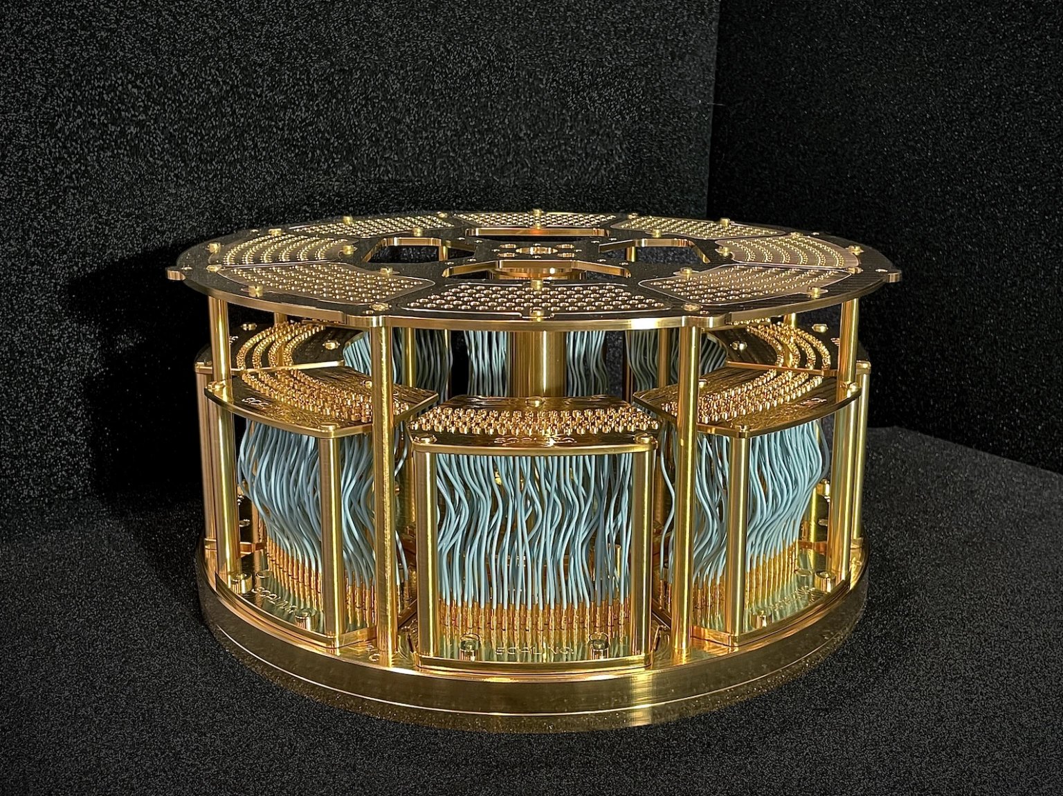 LINQER600 je nosič kvantových čipů do kryogeniky