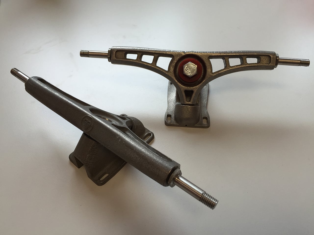 Vytištěné tracky pro skateboardy.