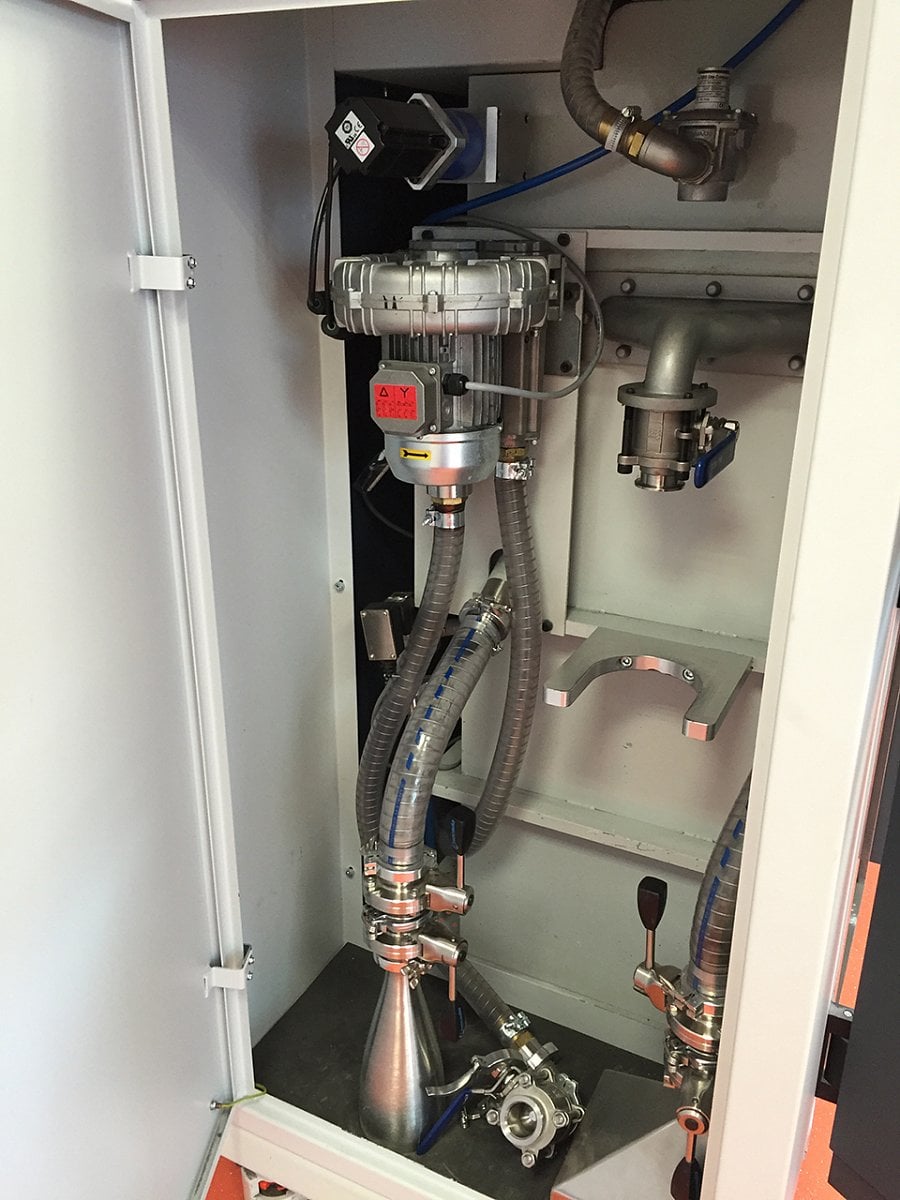 Boční část tiskárny.