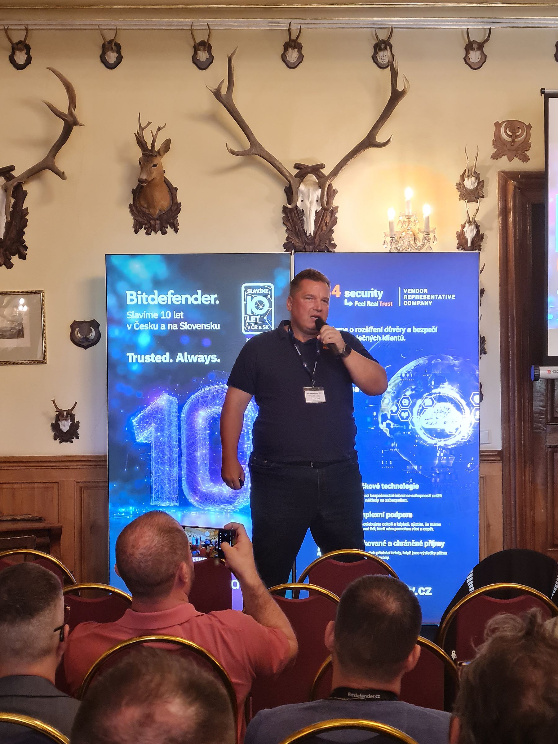 Muž na obrázku René Pospíšil, šéf IS4 security, vysvětluje strategii firmy do budoucna