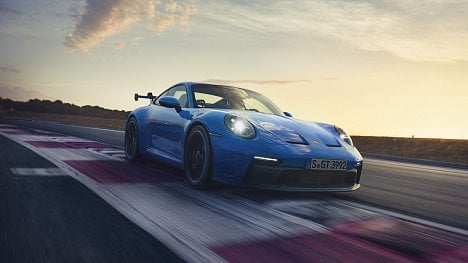 Náhledový obrázek - Porsche se spalovacích motorů vzdát nechce. Zachránit je má „elektropalivo“ z vody a vzduchu