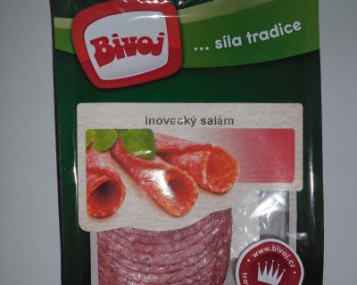 Salám Inovecký krájený. Kategorie: Nejakostní potraviny. Nevyhovující parametr:
kyselina D-isoaskorbová (erythorbová, E315). Výrobek obsahoval přídatnou látku, která nebyla uvedena ve složení. Jednalo se o E315 - antioxidant kyselinu erythorbovou. Výrobce: Bivoj a.s., Opava. Místo kontroly: Kaufland Česká republika v.o.s., Plzeň