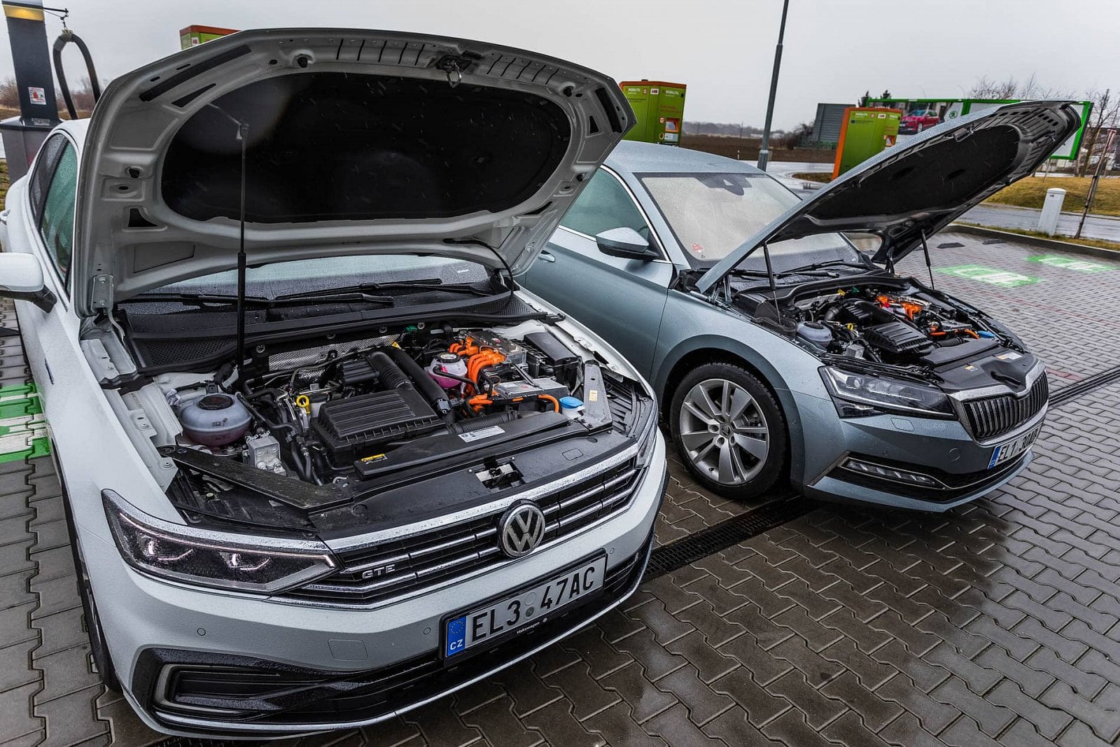 2020-05-skoda-superb-iv-vs-passat-gte-10.jpg