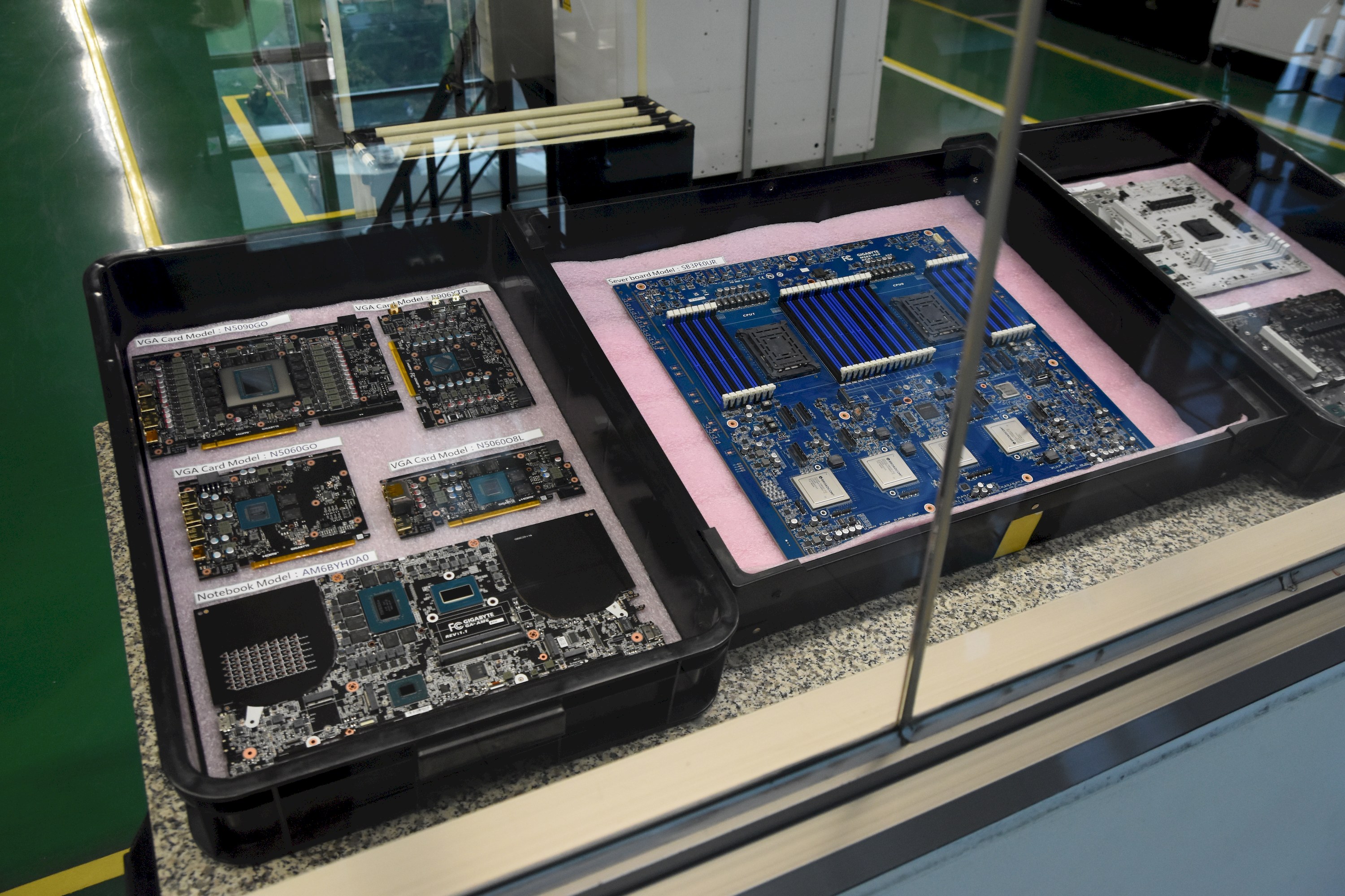 Exkurze v továrně Gigabyte na základní desky a grafické karty