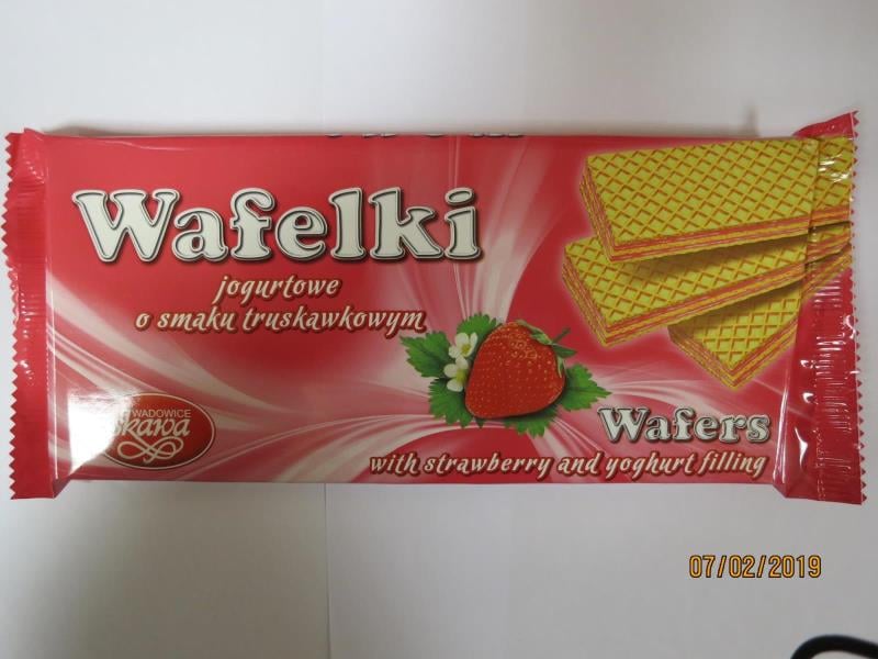 Falšované potraviny - Wafelki. Výrobky obsahovaly arašídy v množství, které již není možné považovat za stopové nebo než které se při dodržení správné výrobní praxe do výrobku může dostat neúmyslně tzv. nezáměrnou křížovou kontaminací. Spotřebiteli byly poskytnuty zavádějící informace o složení výrobku, který může být nebezpečný pro alergiky.