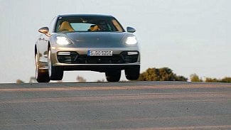 Náhledový obrázek - Video: Porsche Panamera Turbo S E-Hybrid dokazuje, že není hybrid jako hybrid